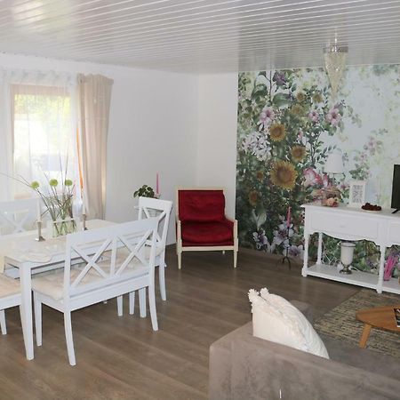 Soutterain - Wohnung Mit Senkgarten Weingarten  エクステリア 写真