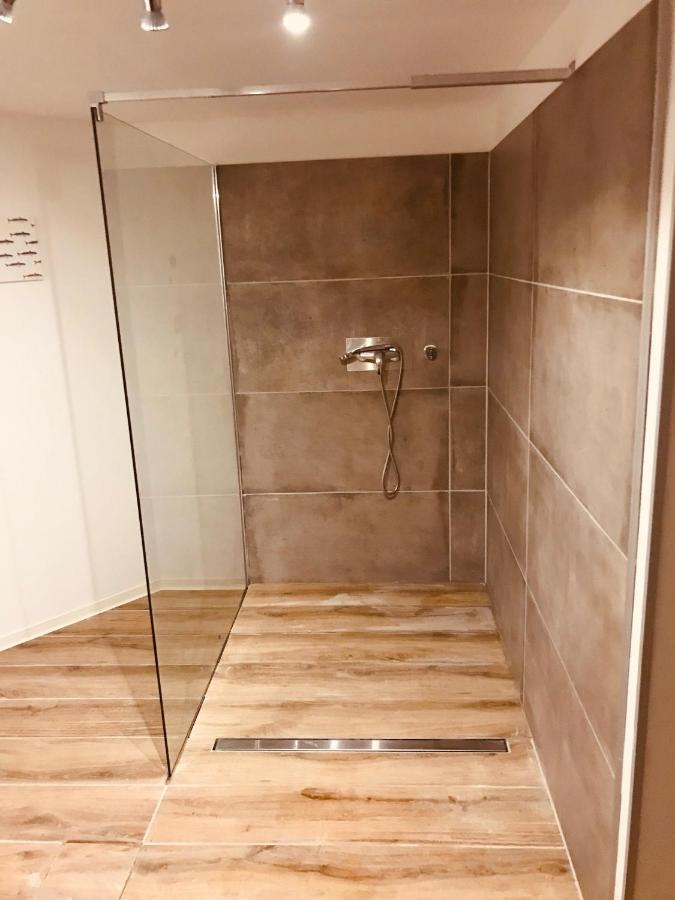 Soutterain - Wohnung Mit Senkgarten Weingarten  エクステリア 写真