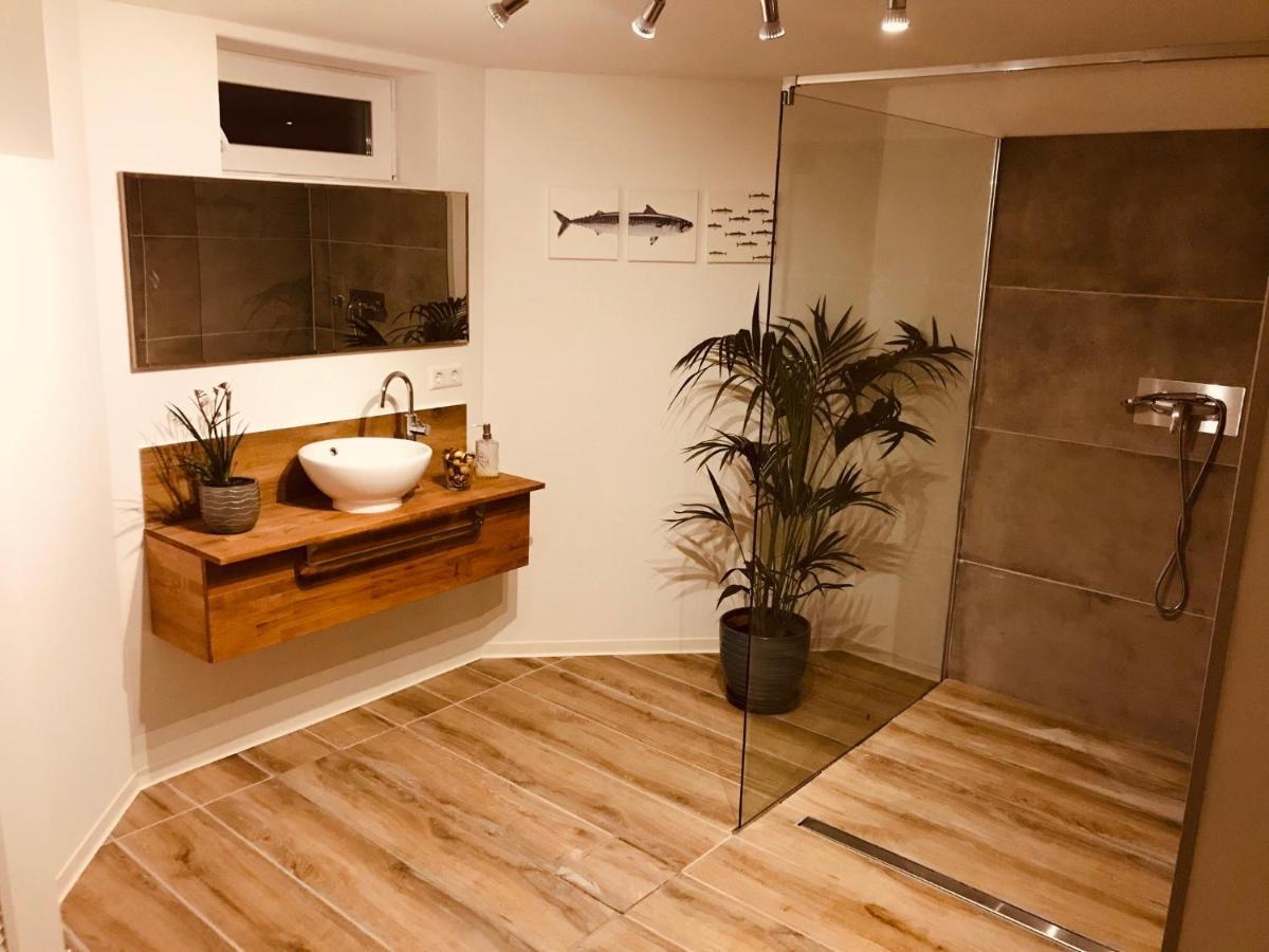 Soutterain - Wohnung Mit Senkgarten Weingarten  エクステリア 写真